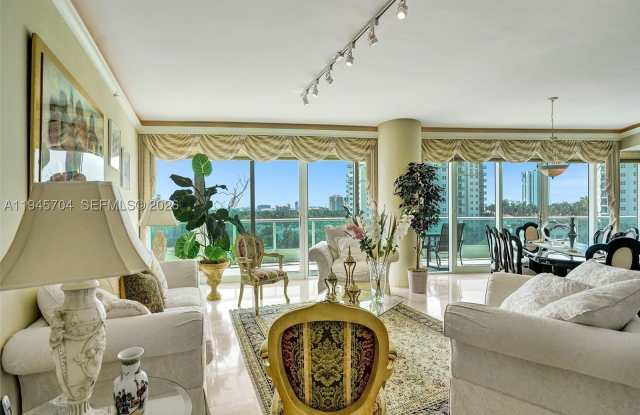 19955 NE 38th Ct Gallery 2