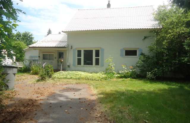 Adorable 3bed/1.5bath Home Close to Schools and Downtown CDA! photos photos