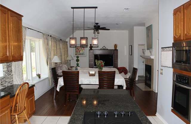625 Meadowcrest Drive Gallery 3