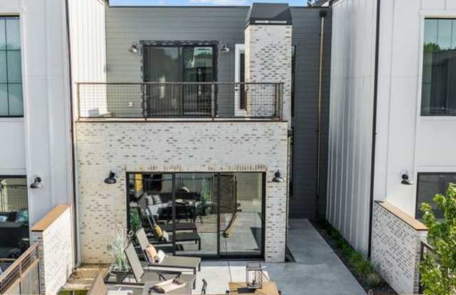 2450 W Iron Coop St - 1 photos photos