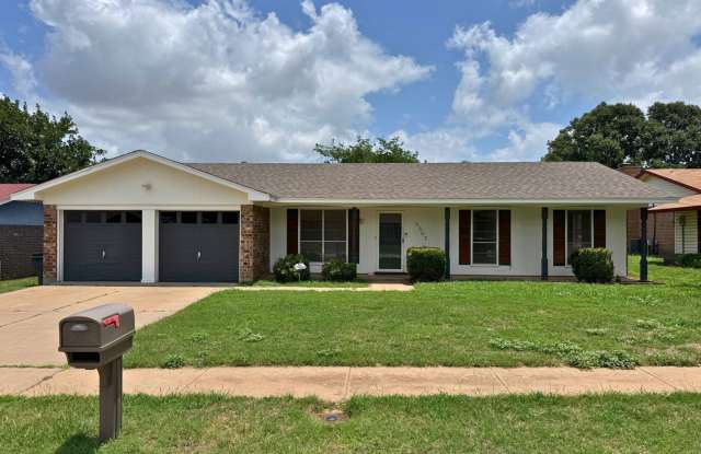 Recently remodeled 4 bed 2 bath home in Expressway Village! photos photos