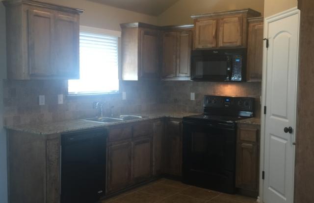 3 bedroom 2 bath home Mustang Schools Gallery 4