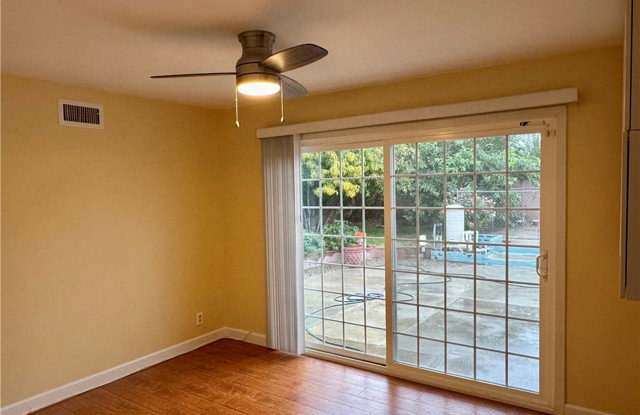 22936 Gault Street Gallery 3