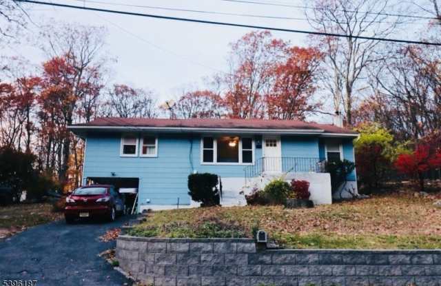 185 Valley View Dr - 185 Valley View Drive, White Meadow Lake, NJ 07866