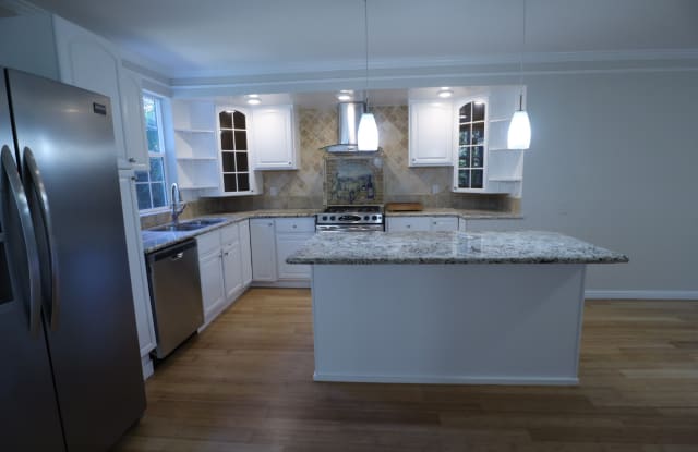 4653 Davenport Avenue - 1 - 4653 Davenport Avenue, Oakland, CA 94619