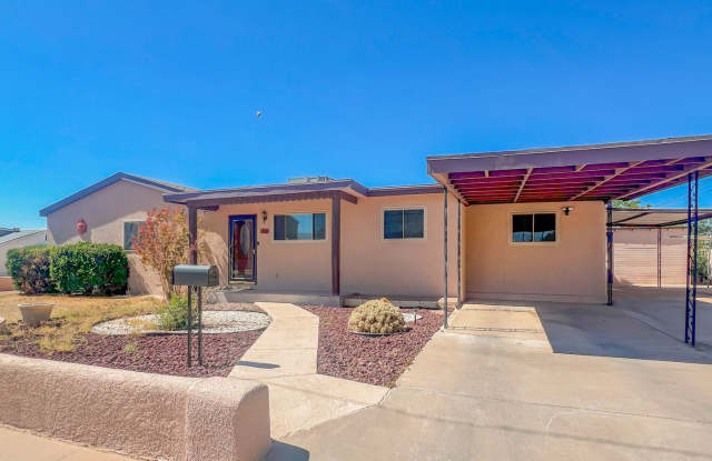 Spacious 3 Bedroom 2 Bath Home on Corner Lot photos photos