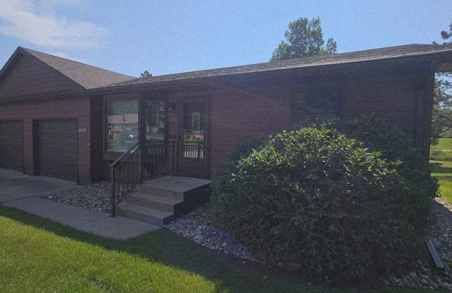 2 BEDROOM | 1 BATH | SINGLE LEVEL | GARAGE | SPACIOUS photos photos