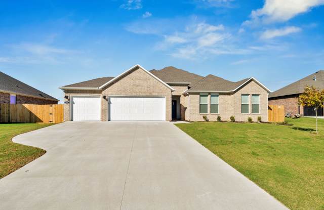 Brand-New 4 Bedroom in Siloam Springs! 3-Car Garage! FENCE INCLUDED! - 204 North Kit Kat Court, Benton County, AR 72761