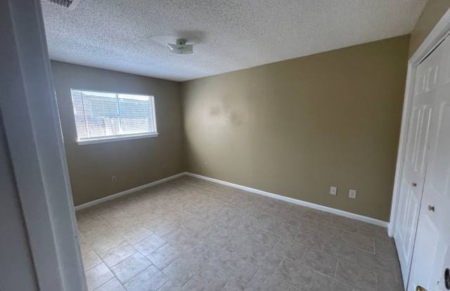 Spacious 4-Bedroom Home in a Quiet Neighborhood Near Rodd Field Road Gallery 3