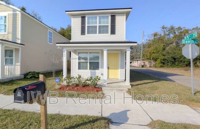 2342 Davis St N photos photos