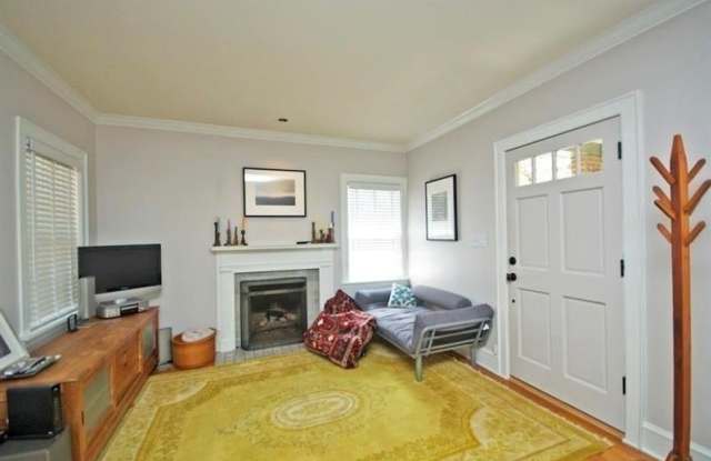 412 Hilldale Drive Gallery 4
