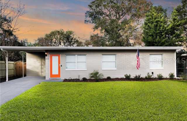 407 E CRYSTAL LAKE STREET Gallery 2