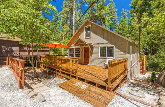 Fully Furnished 4-Bedroom Home with Twain Harte Lake Access Gallery 1