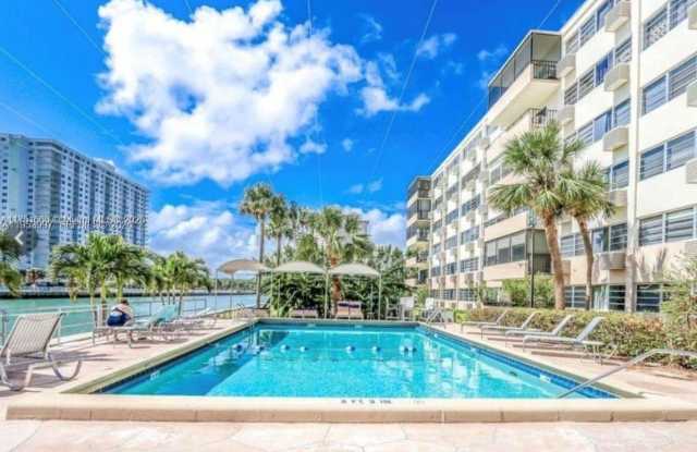 220 Kings Point Dr photos photos