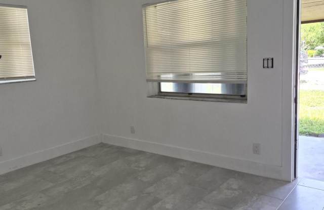 313 SW 1st Terrace Gallery 3