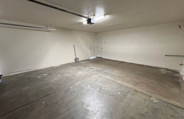 NW Visalia Home Near Shopping Center Rent Ready! Gallery 4