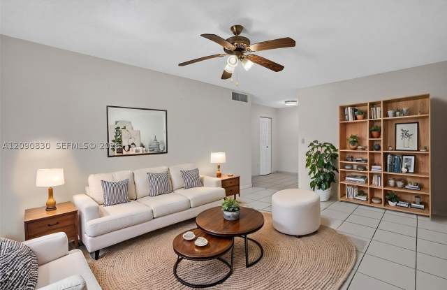 10786 N Kendall Dr Gallery 1