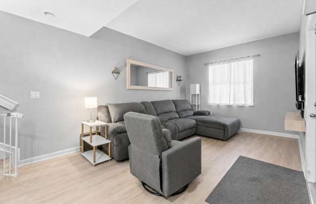 2928 HIDDEN HILLS Road Gallery 4