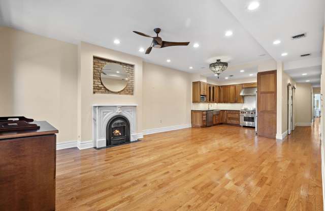 502 HUDSON ST photos photos