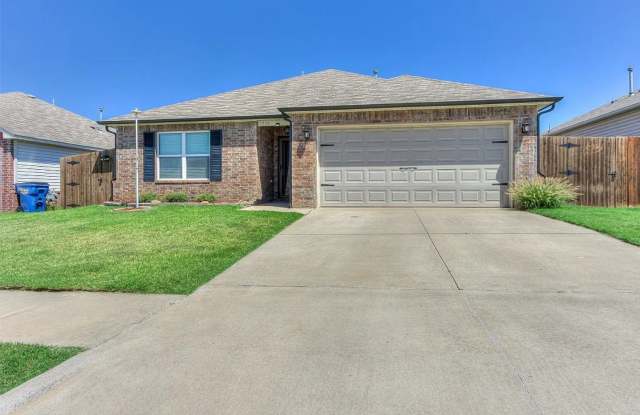 Beautiful 3 Bed 2 Bath in the Heart of El Reno! photos photos