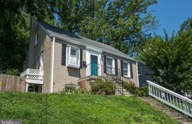 1504 N POWHATAN STREET - 1504 North Powhatan Street, Arlington, VA 22205