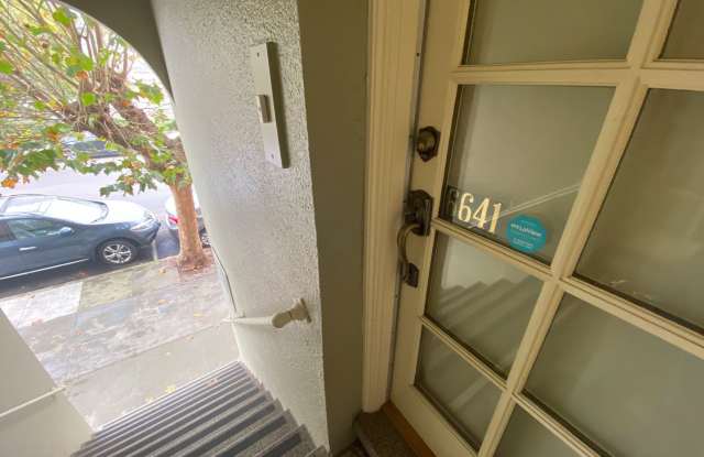 2Br 1Bath with in Unit Laundry and private garage parking Gallery 3