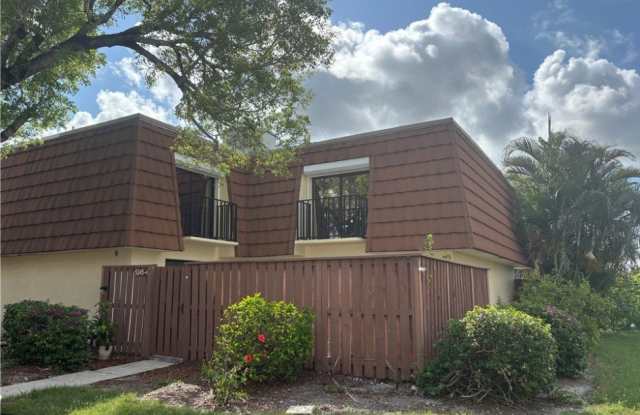 5245 Cedarbend Drive unit: 4 photos photos