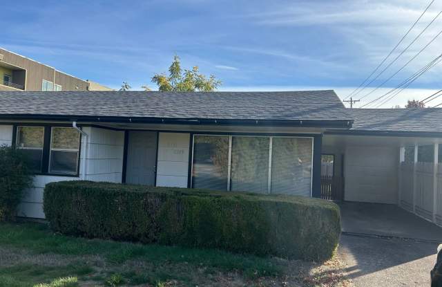 1 bedroom 1 bathroom duplex with carport! Gallery 1