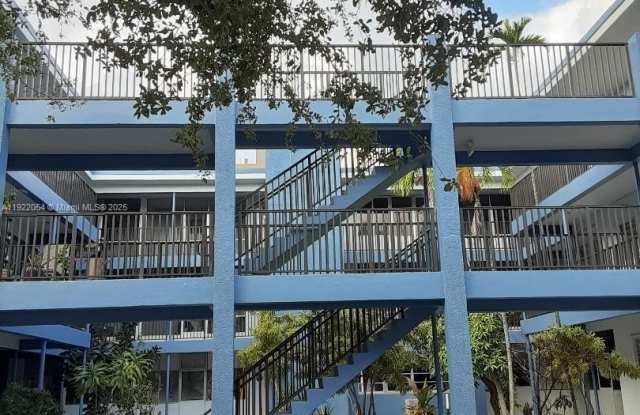 1943 Monroe St photos photos