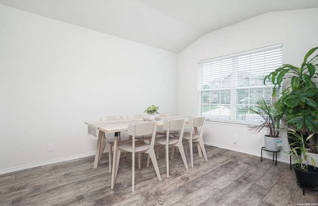 6310 KENDALL COVE Gallery 4