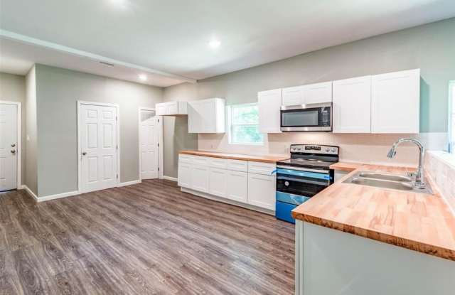1457 W Austin Street - 1457 West Austin Street, Paris, TX 75460