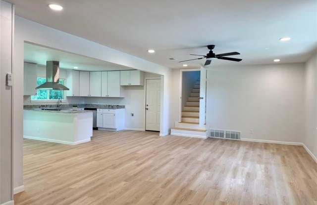 1421 S Scullin Avenue photos photos