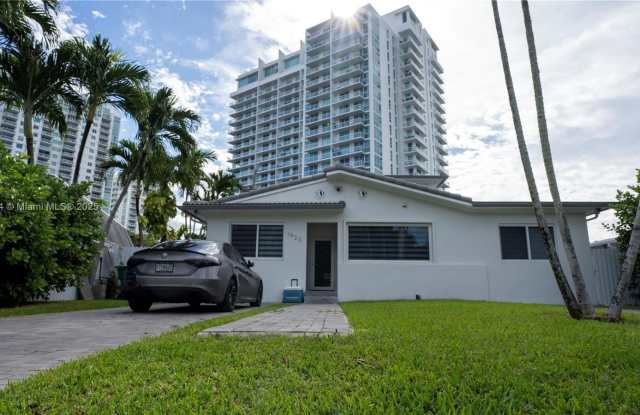 1920 NW 13th St - 1920 Northwest 13th Street, Miami, FL 33125 1920 NW 13th St - 1920 Northwest 13th Street, Miami, FL 33125