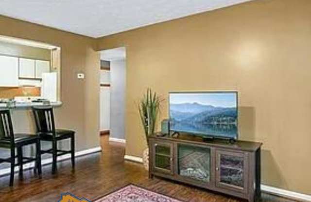 Modern First-Floor with Private Patio in Hampton Club photos photos