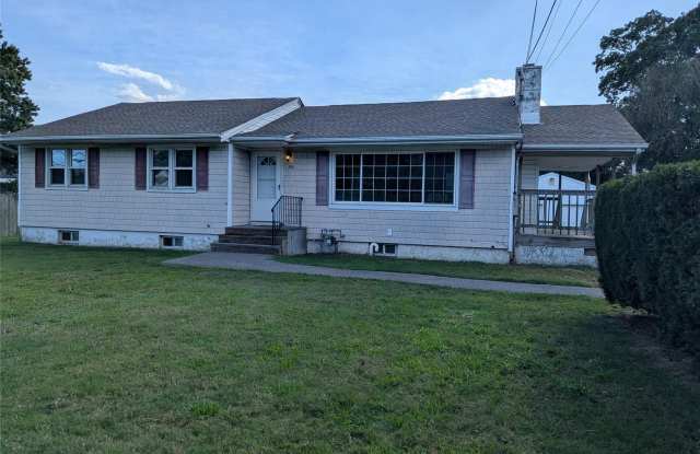 586 Little E Neck Road Gallery 1
