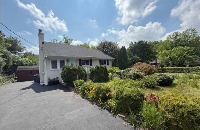 Gorgeous, rarely available 5br/3ba home in desirable Broyhill Park photos photos