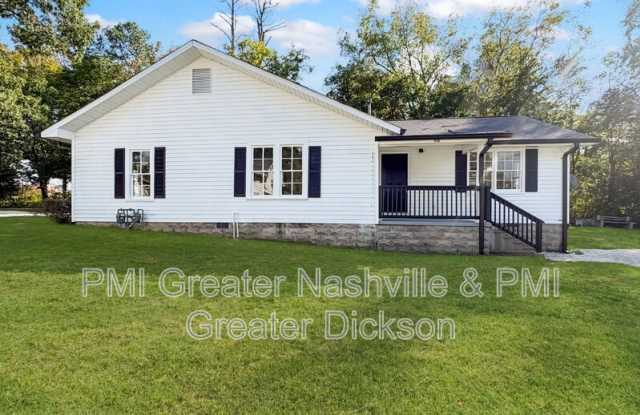 105 W Ray St - 105 West Ray Street, Dickson, TN 37055