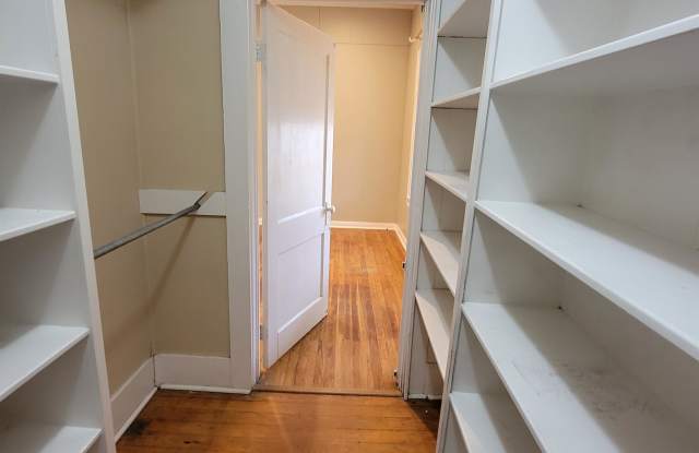 3806 North State - North Gallery 3