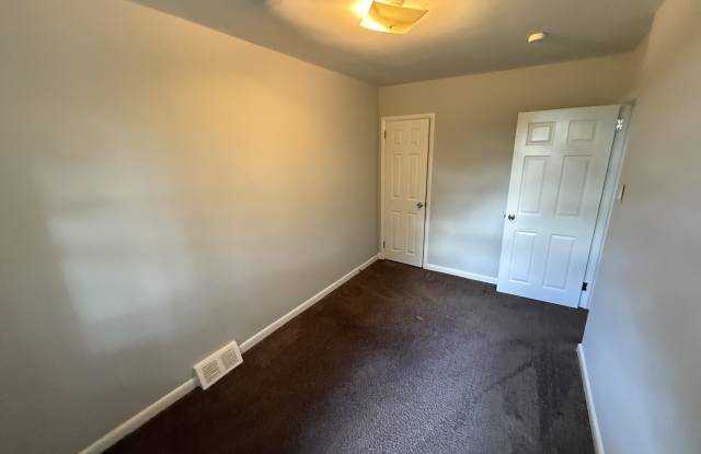 71 Suburban Ln Gallery 3