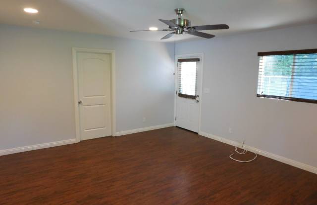 17231 Archwood Street Gallery 2