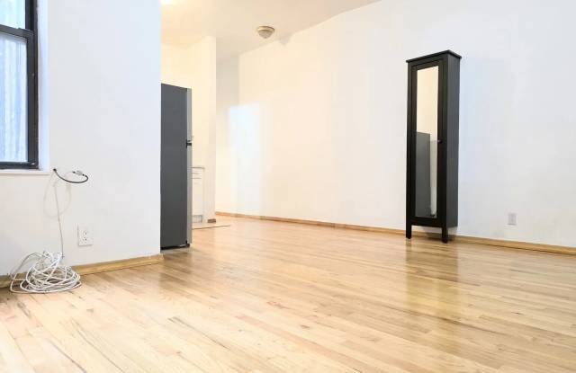 318 6th Street Gallery 3