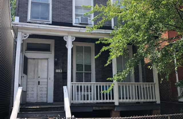 Spacious 4 bdrm/2 bath Home Located in Richmond's Fan District w/Balcony!! Walking Distance to VCU!!!! photos photos