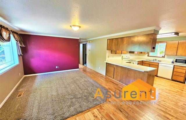 1/2 Off First Months Rent  3 Bedroom 2 Bathroom Home in Medford Gallery 4