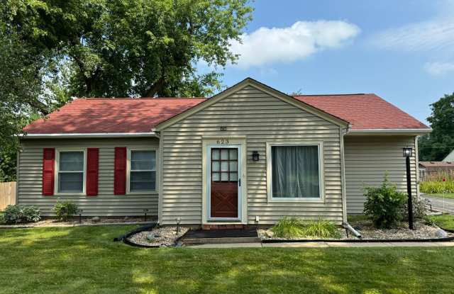 3 Bedroom, 1 Bath Home Available Now! - 623 West Shoshone Road, Peoria, IL 61614