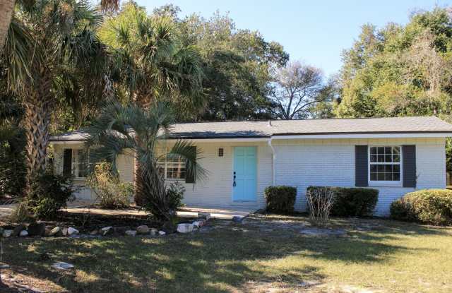 215 NE Buck Drive - 215 Buck Drive Northeast, Fort Walton Beach, FL 32548