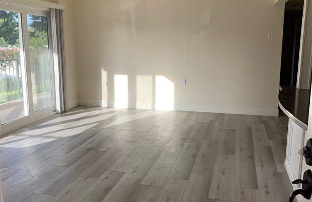 2285 Via Puerta Gallery 3