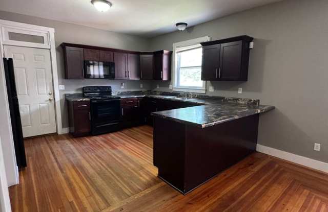 5 Bedroom, 1 Bathroom Home photos photos