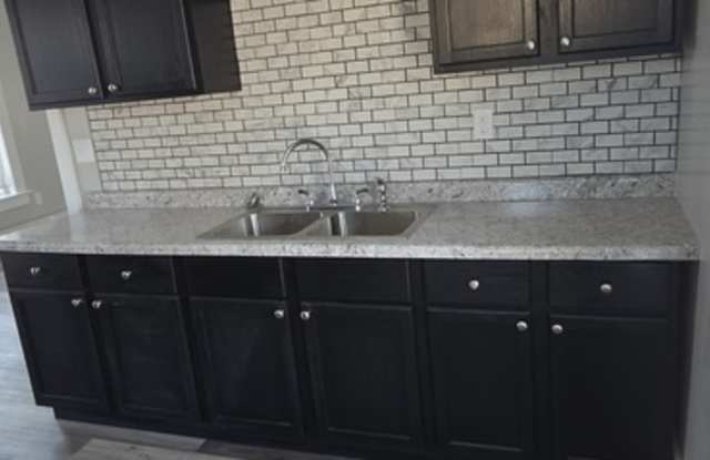 822 East River Drive - 2 photos photos