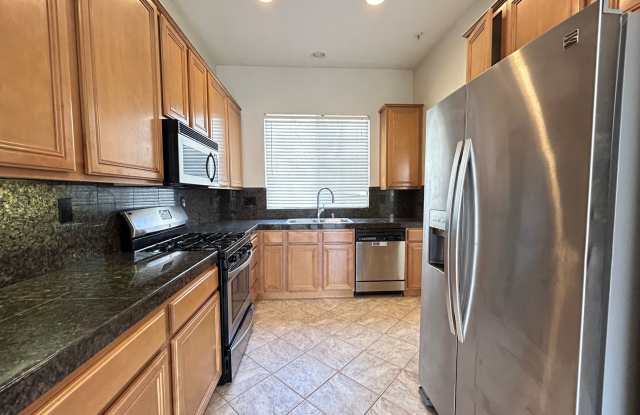 Stunning Tustin Ranch 3 Bed 2.5 Bath Tri-Level Townhome with Park View Gallery 3