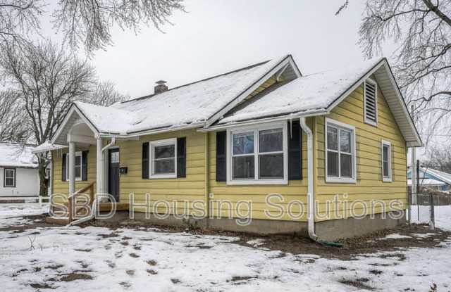 1211 S Maywood Ave photos photos